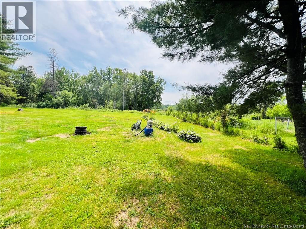 2147 Tweedside Road - 32
