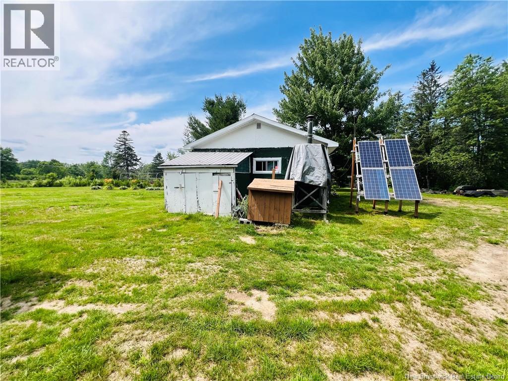 2147 Tweedside Road - 40