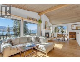 Primary Bedroom - 3991 Desert Pines Avenue, Peachland, BC V0H1X2 Photo 11