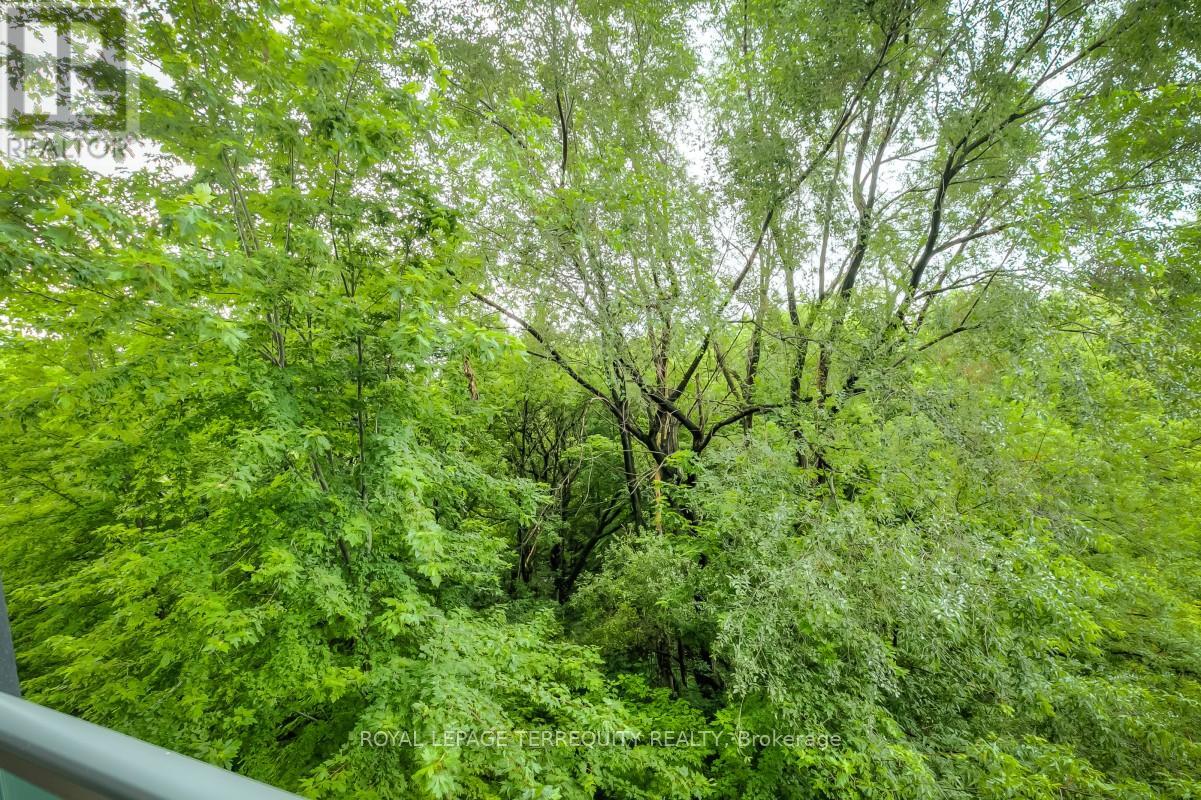 #230 8763 BAYVIEW AVENUE - 32