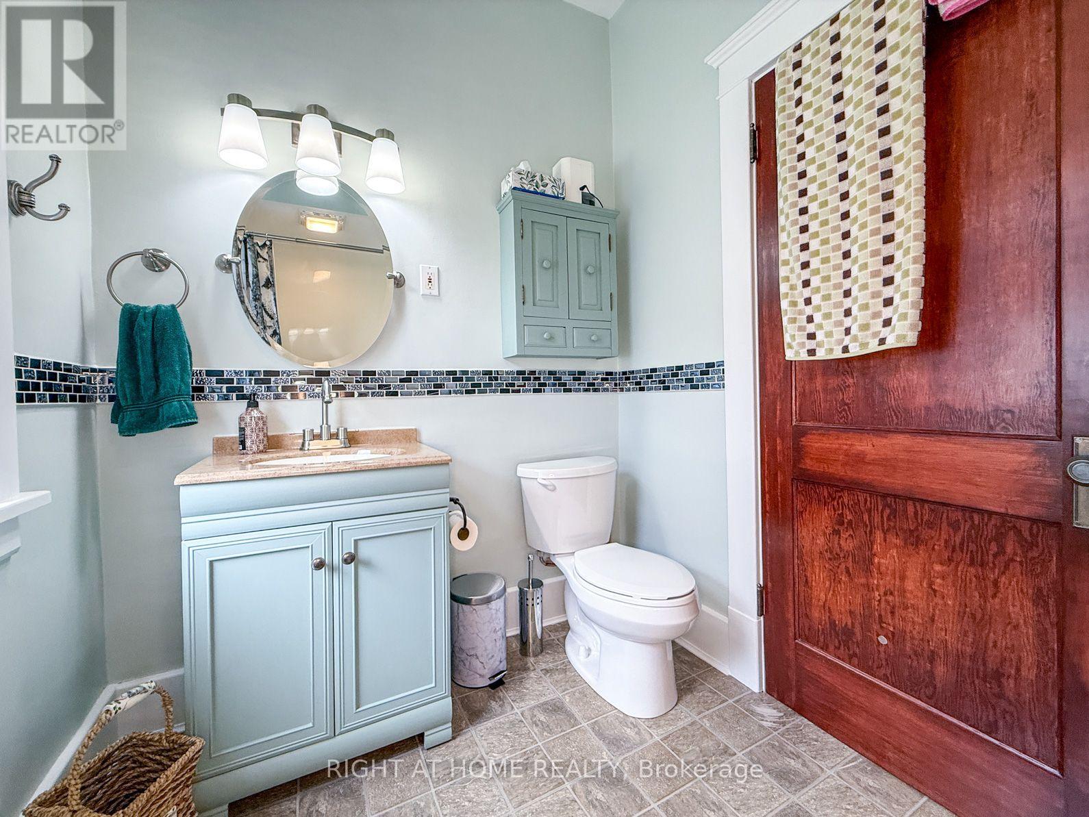 114 COLLEGE AVENUE - 15
