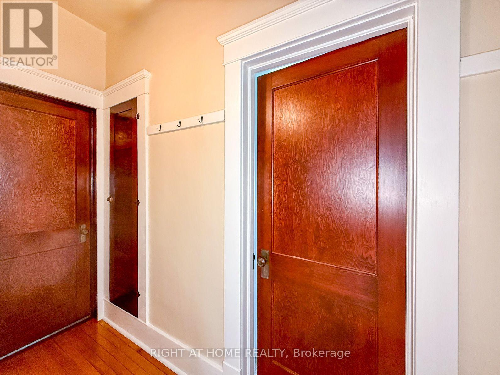 114 COLLEGE AVENUE - 17