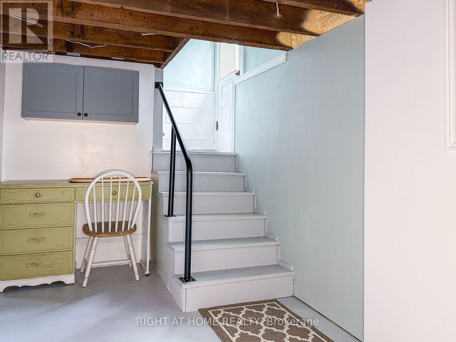 114 COLLEGE AVENUE - 18