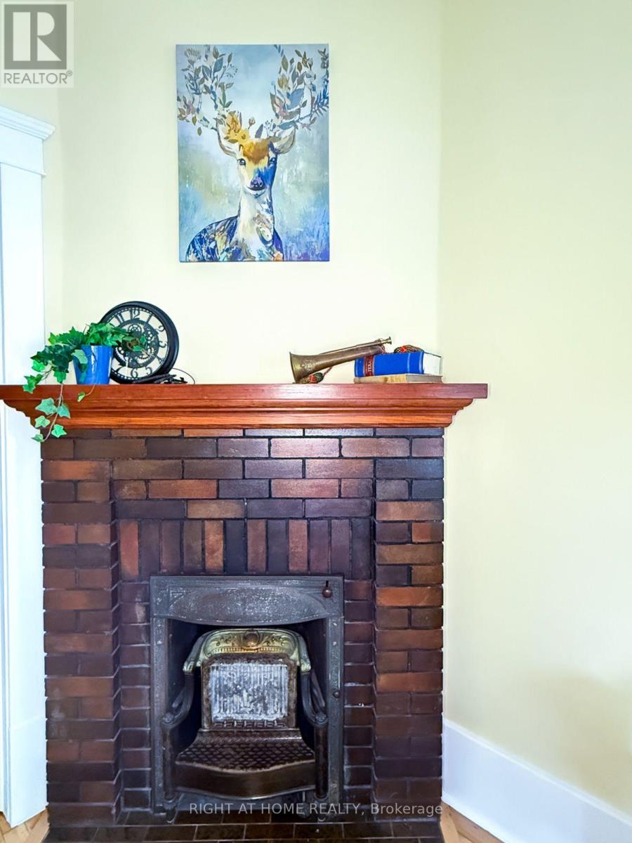 114 COLLEGE AVENUE - 25