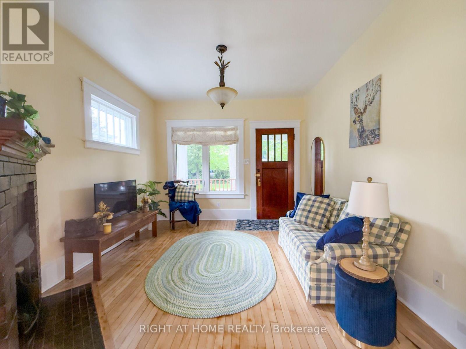 114 COLLEGE AVENUE - 4