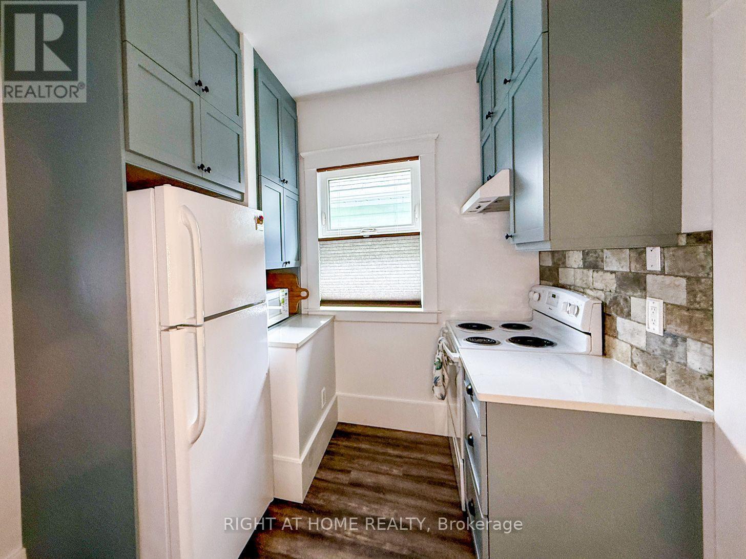 114 COLLEGE AVENUE - 7