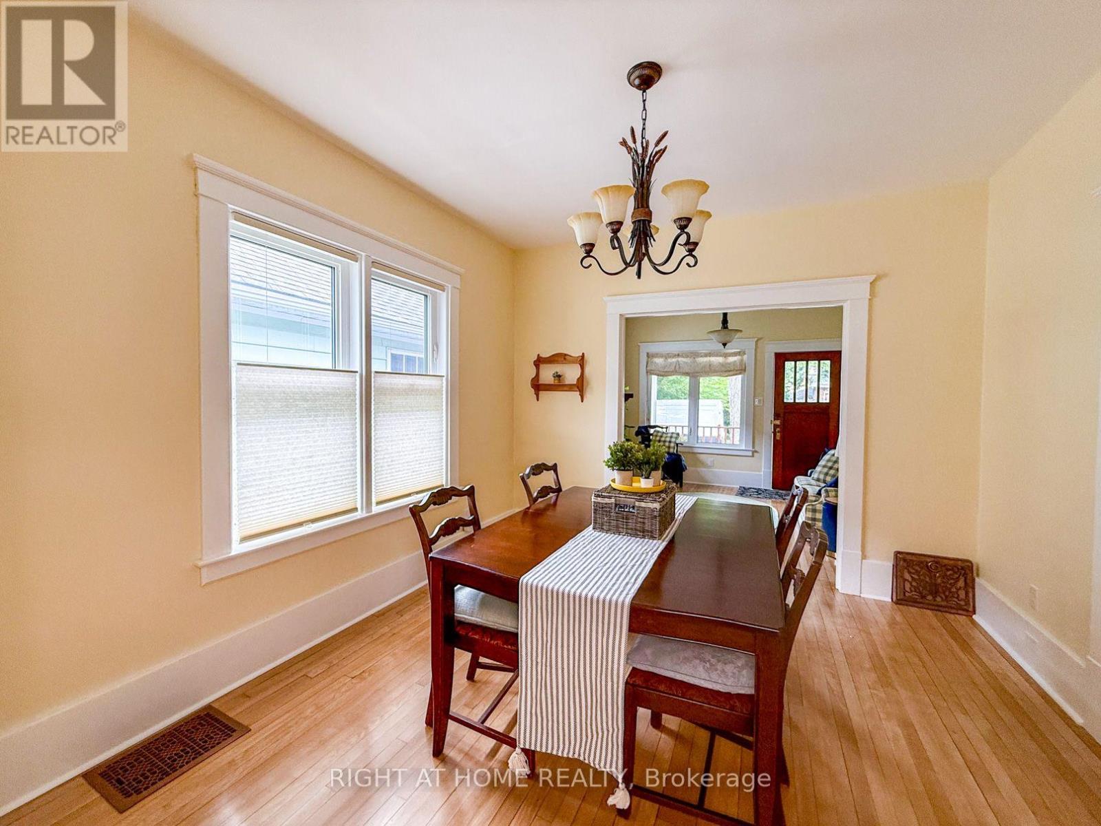 114 COLLEGE AVENUE - 9