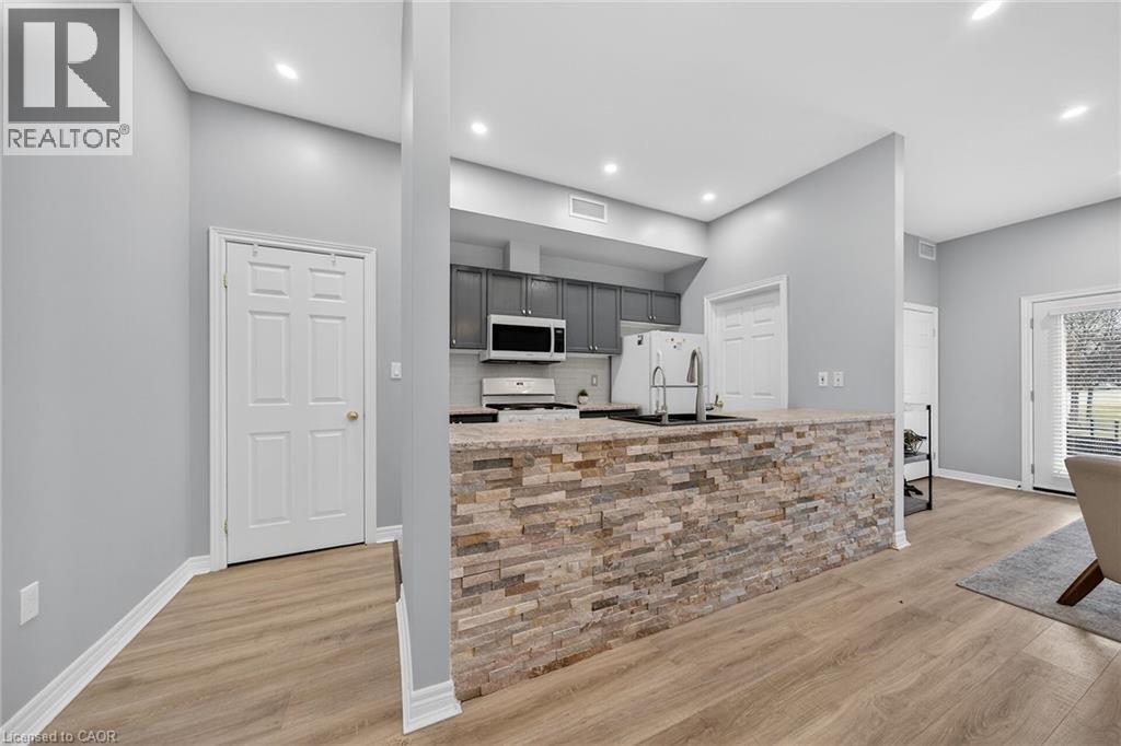 #4 60 NATALIA Avenue - 15