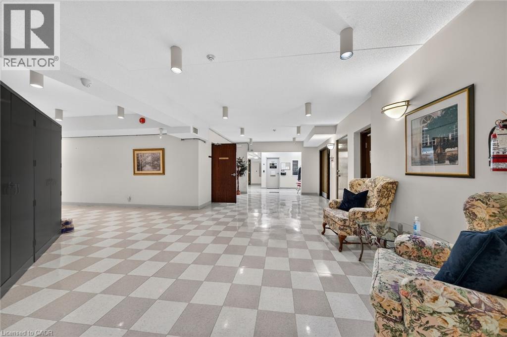 #4 60 NATALIA Avenue - 42