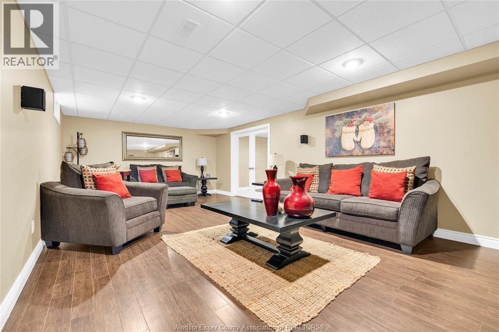 112 FAY COURT - 32