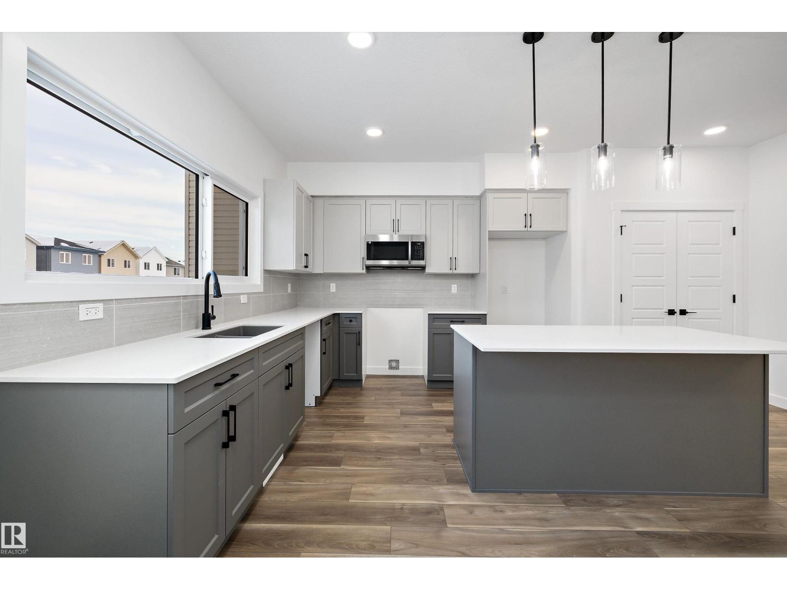 18924 28 AV NW - 13