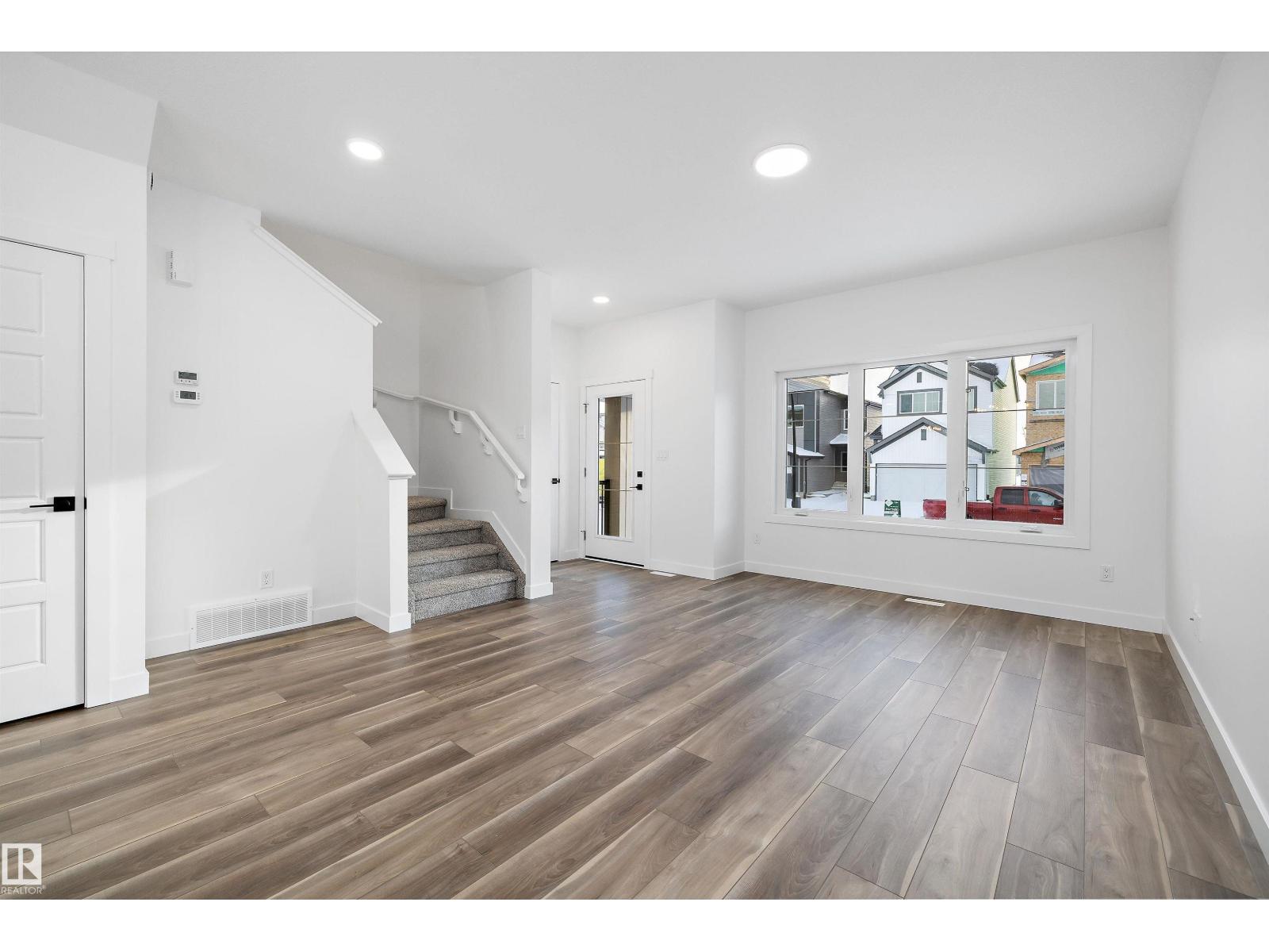 18924 28 AV NW - 4
