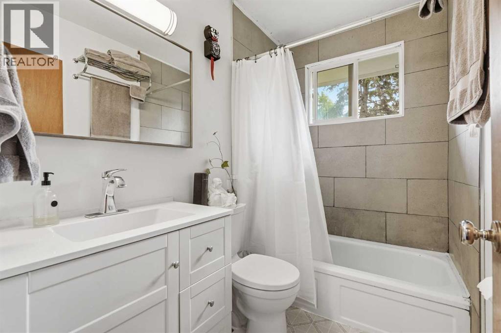 3732 45 Street SW - 13