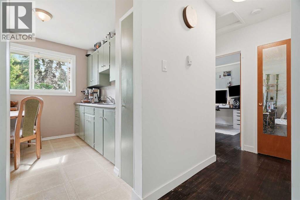 3732 45 Street SW - 8