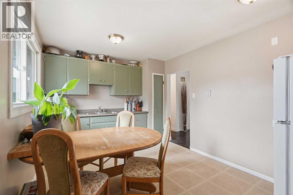 3732 45 Street SW - 19