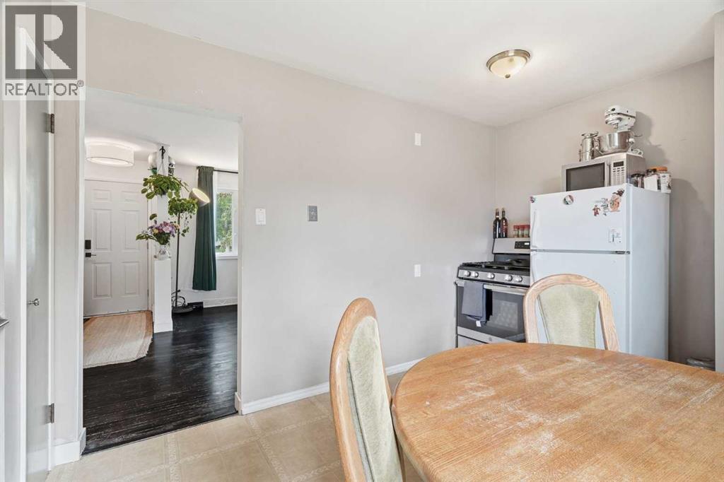 3732 45 Street SW - 17