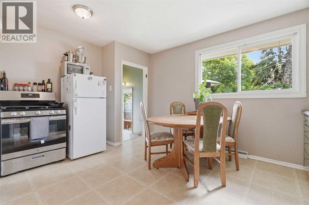 3732 45 Street SW - 16