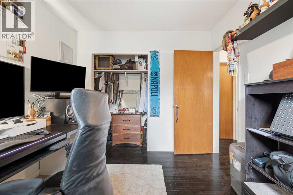 3732 45 Street SW - 10