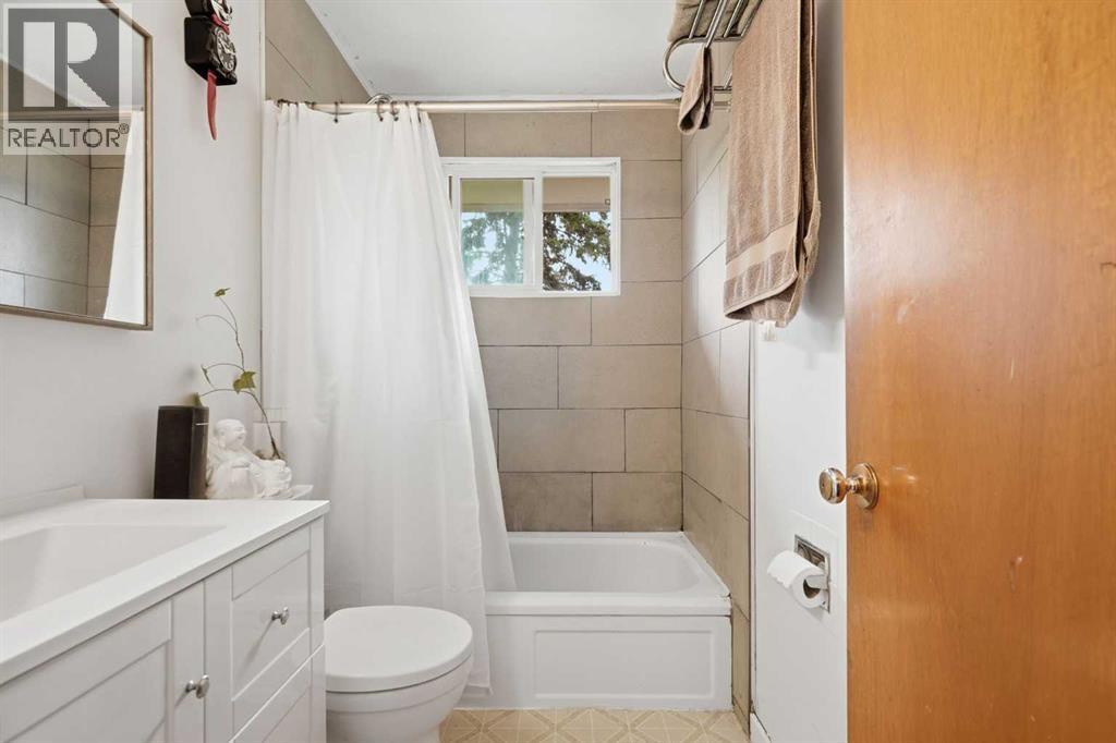 3732 45 Street SW - 14