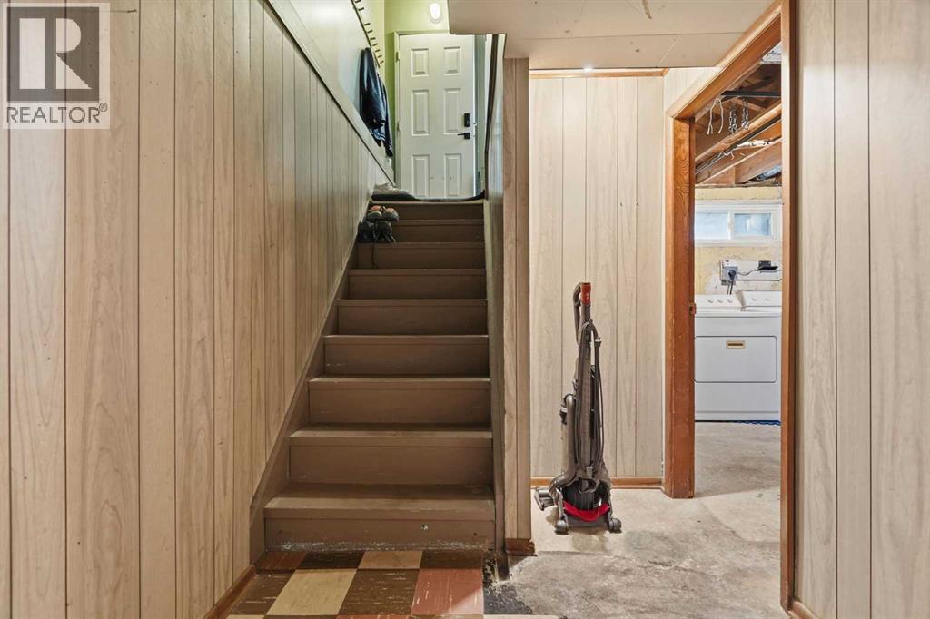 3732 45 Street SW - 20