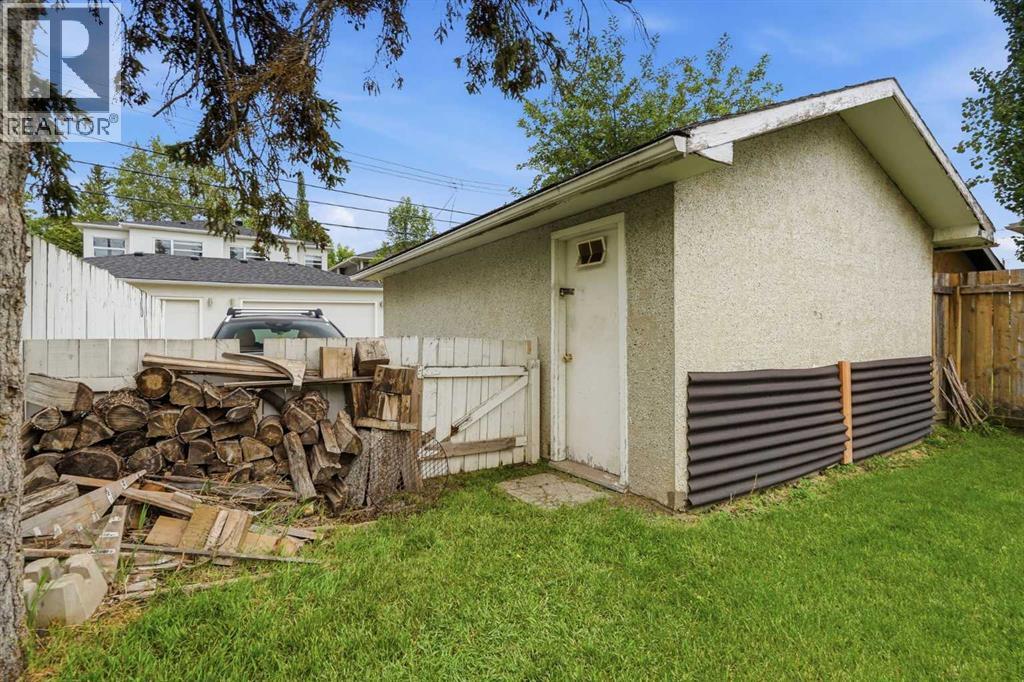 3732 45 Street SW - 29