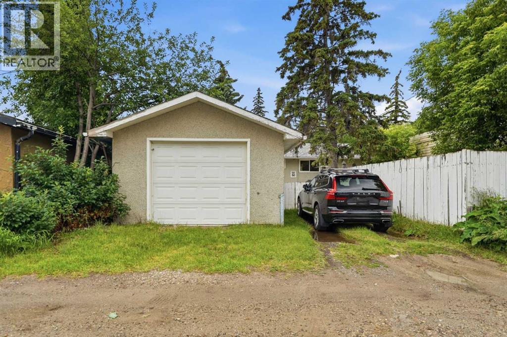 3732 45 Street SW - 33