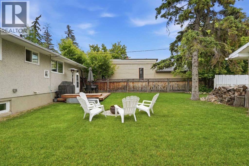 3732 45 Street SW - 32