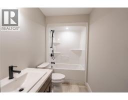 4008 Greenwood Street, Petrolia, ON N0N1R0 Photo 15
