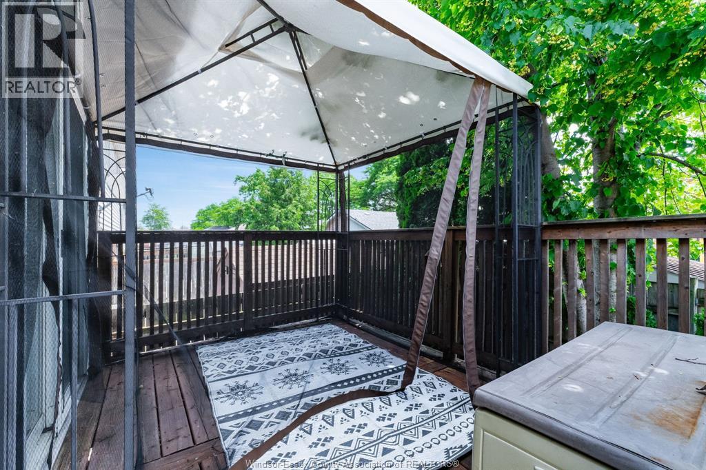 8275 Little River - 36