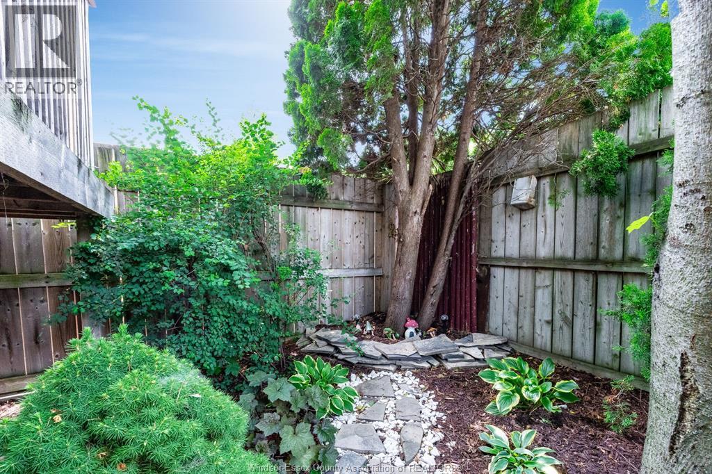 8275 Little River - 40