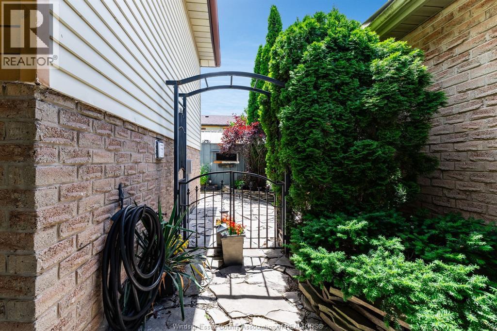 8275 Little River - 43