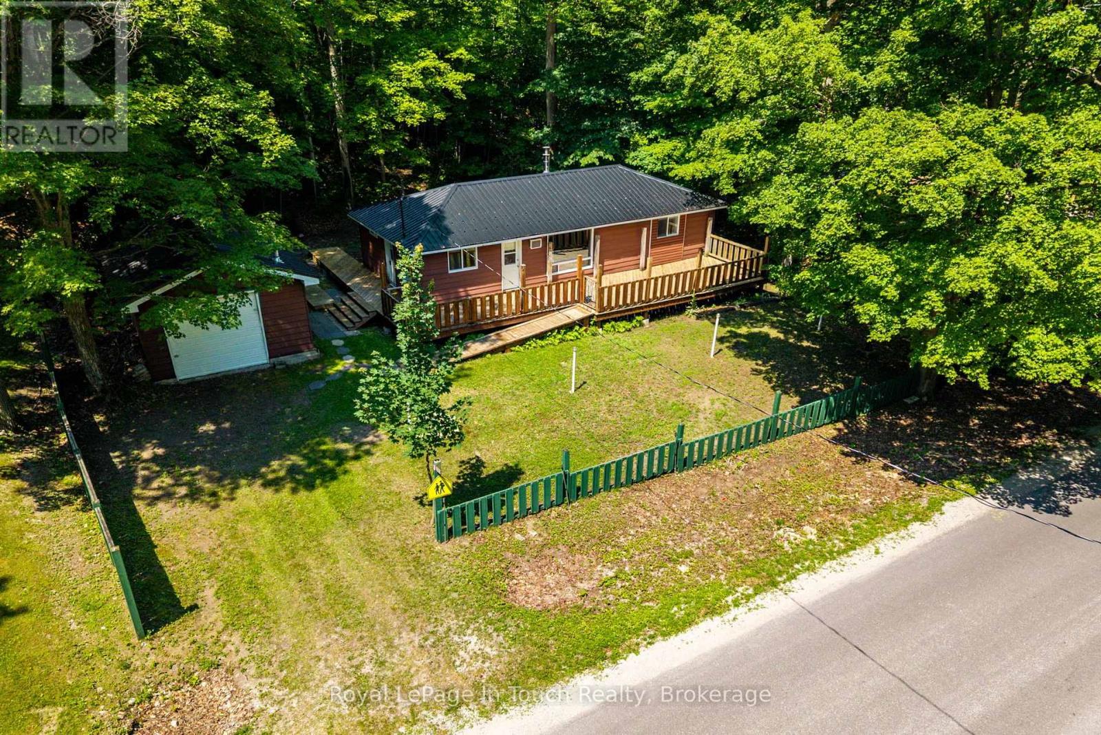 1558 CHAMPLAIN ROAD - 1