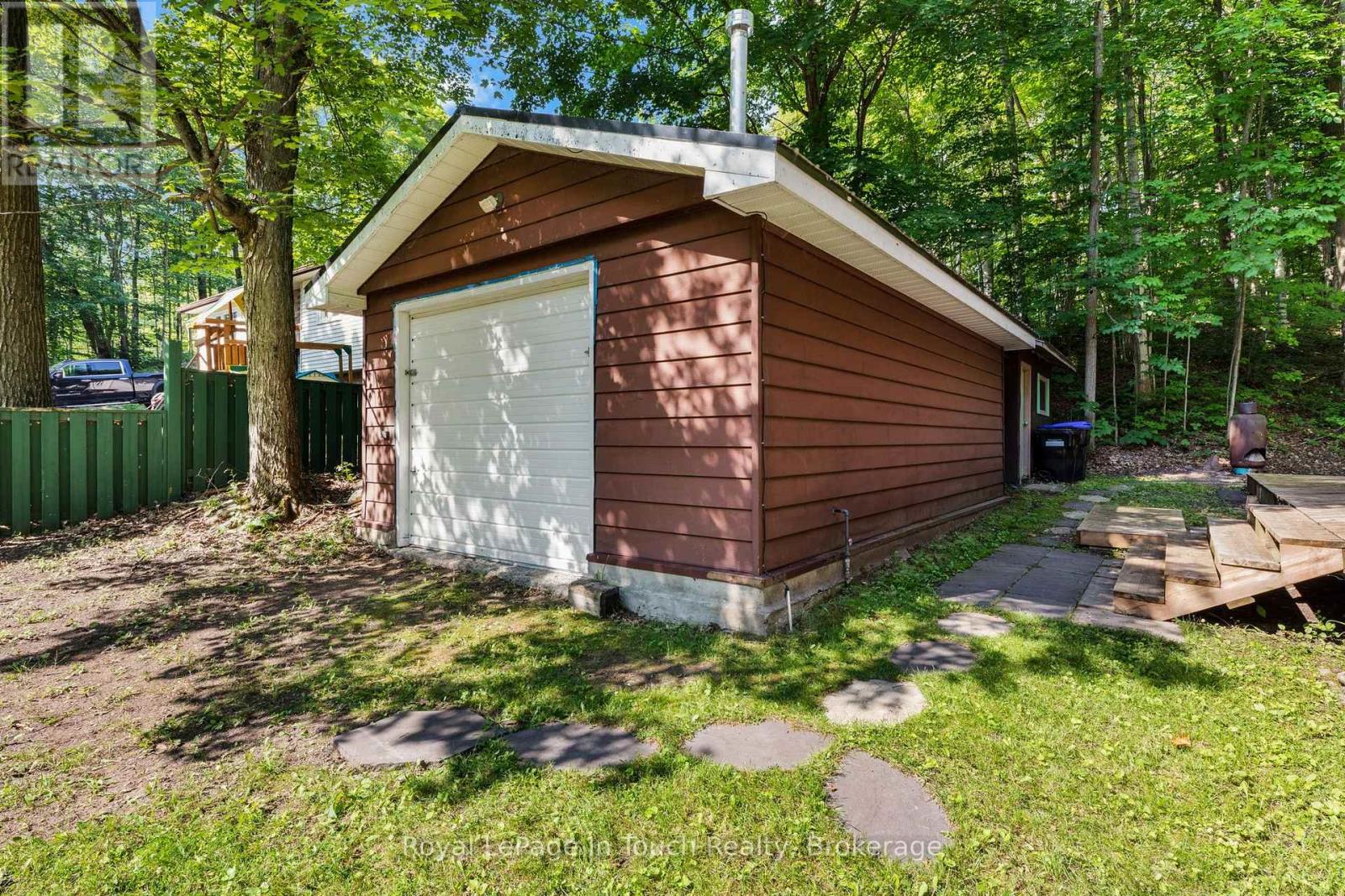1558 CHAMPLAIN ROAD - 10