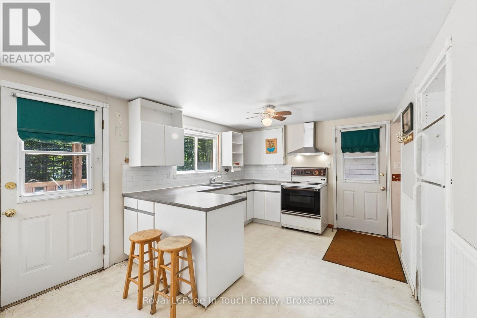 1558 CHAMPLAIN ROAD - 14