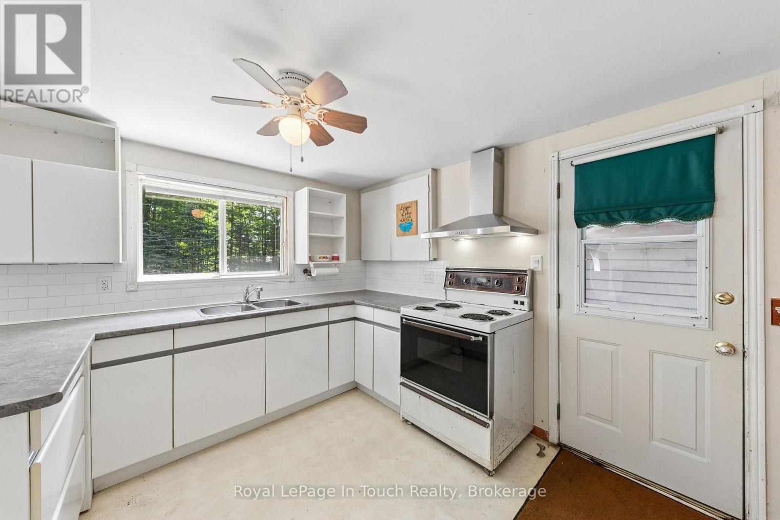 1558 CHAMPLAIN ROAD - 15