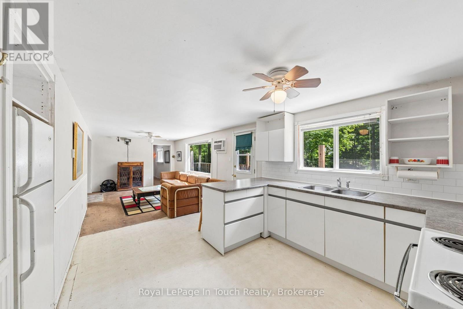 1558 CHAMPLAIN ROAD - 16