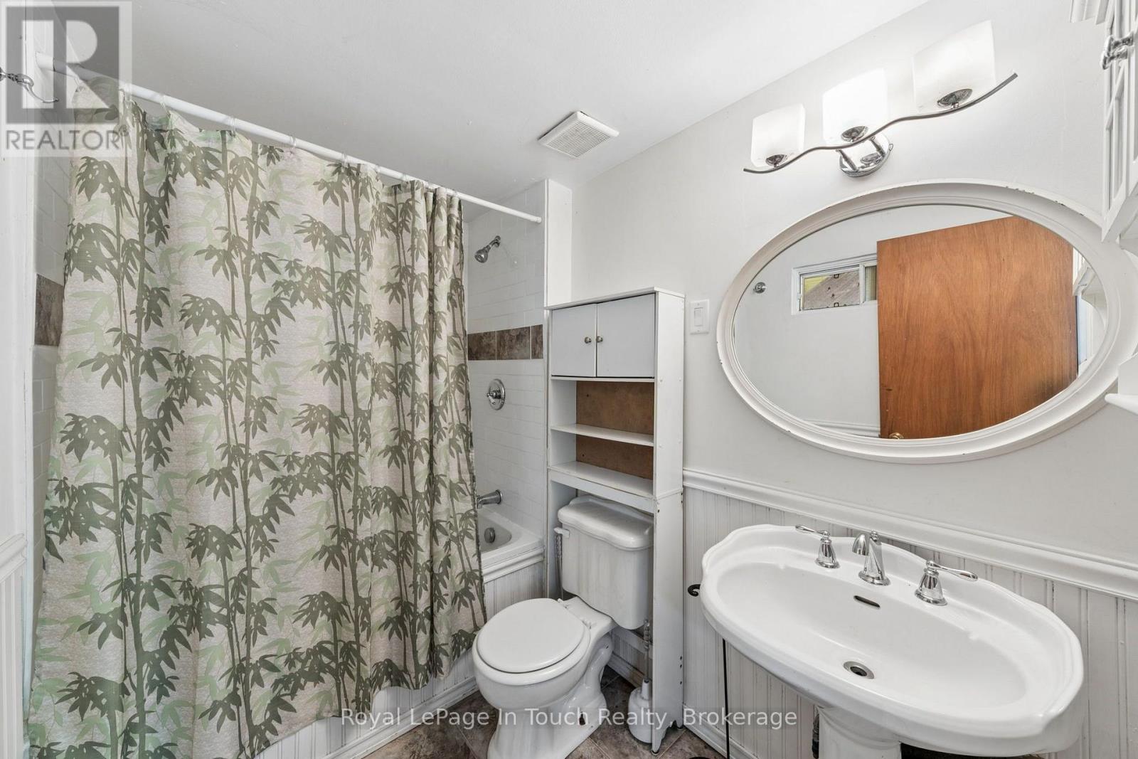 1558 CHAMPLAIN ROAD - 20