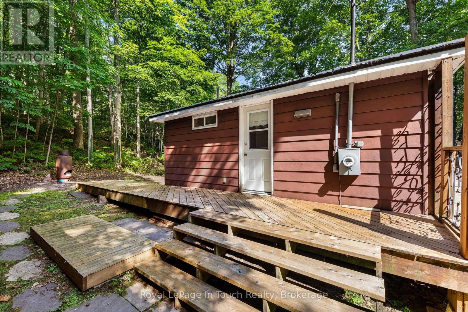 1558 CHAMPLAIN ROAD - 4
