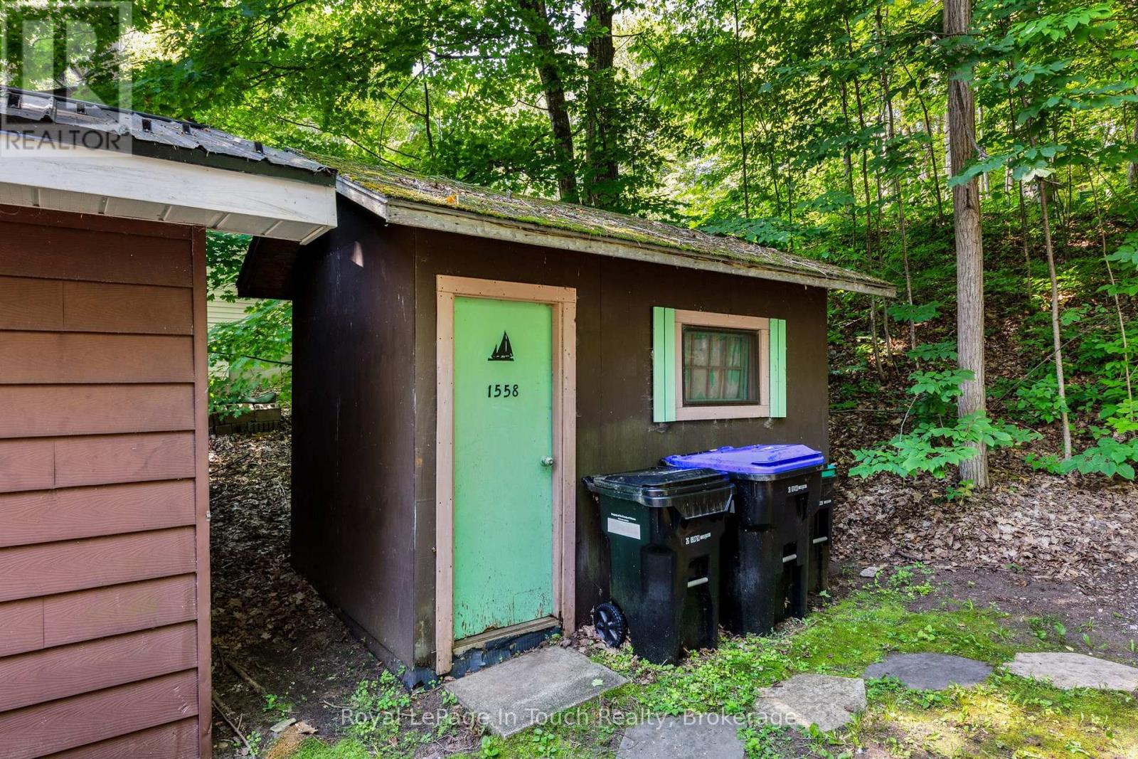 1558 CHAMPLAIN ROAD - 8