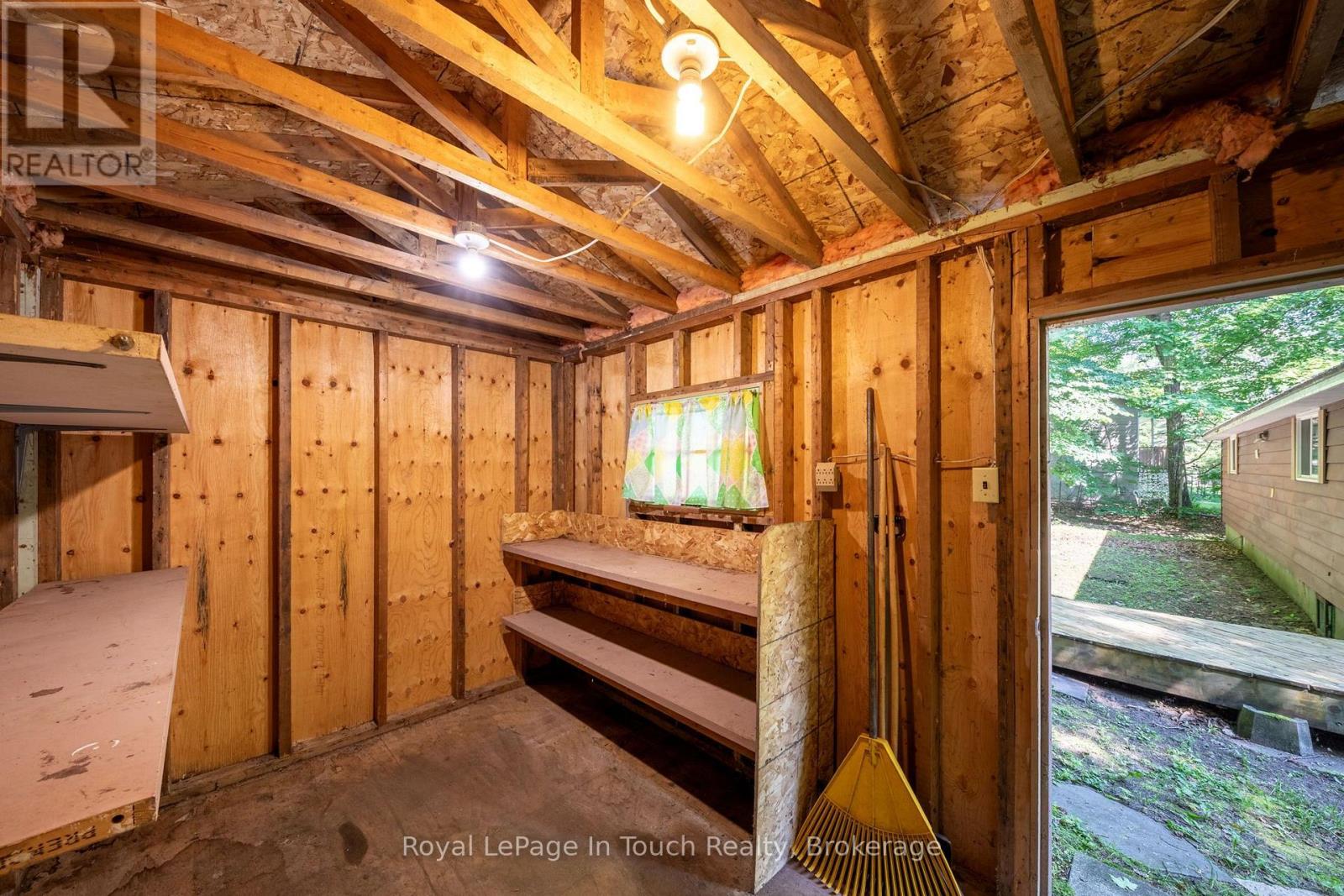 1558 CHAMPLAIN ROAD - 9