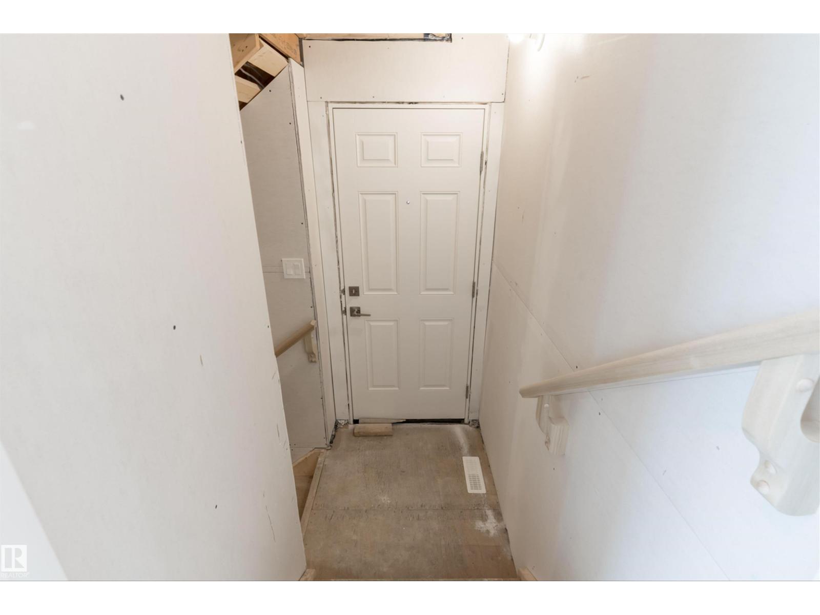 1250 MCLEOD AV - 34