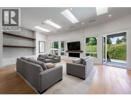 7652 Kerrywood Crescent, Burnaby, BC V5A2G1 Photo 10