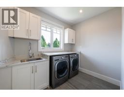 7652 Kerrywood Crescent, Burnaby, BC V5A2G1 Photo 29