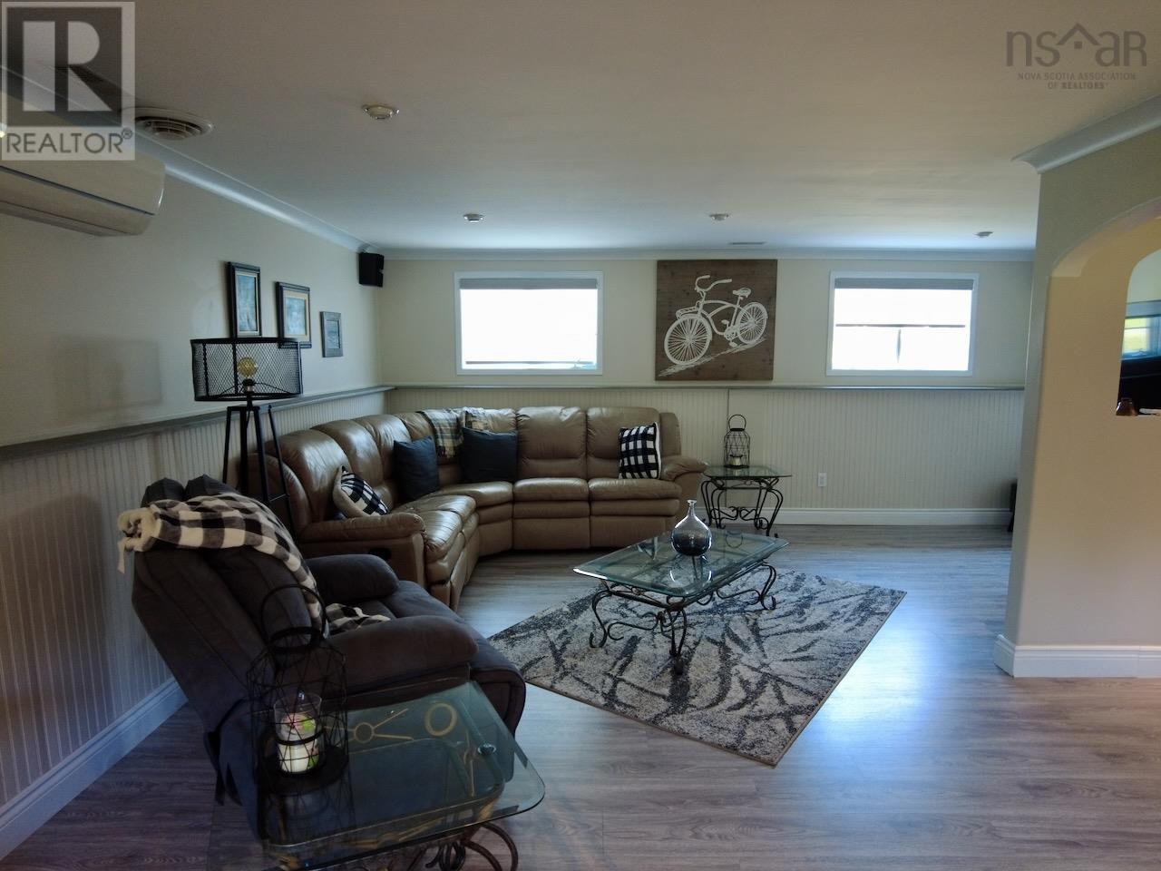 2240 204 Highway - 42
