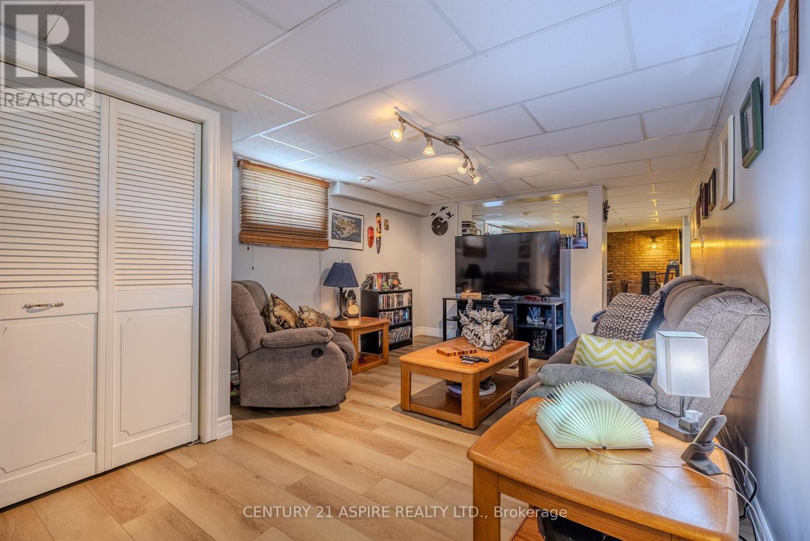 20 KRAMER AVENUE - 21