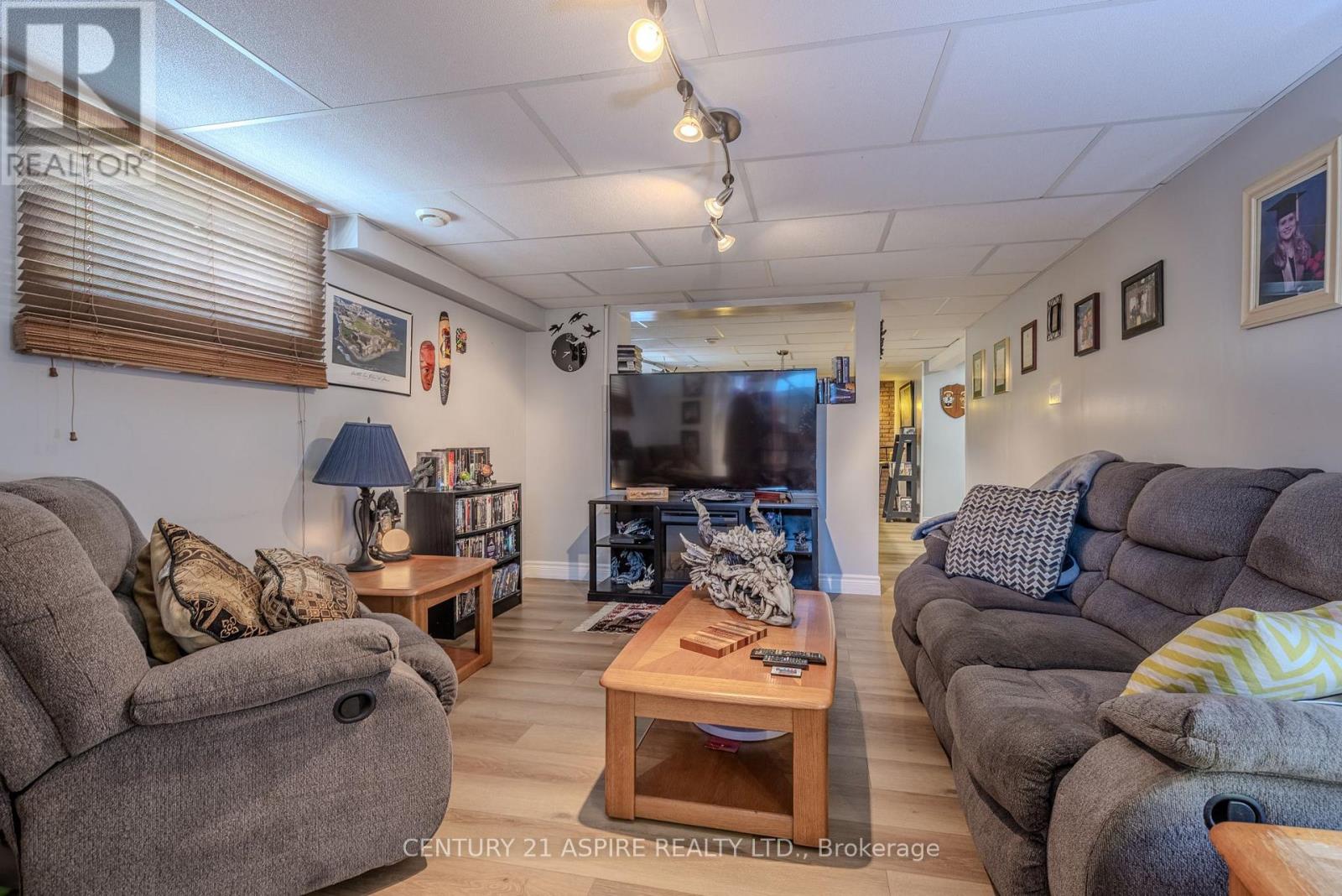 20 KRAMER AVENUE - 22
