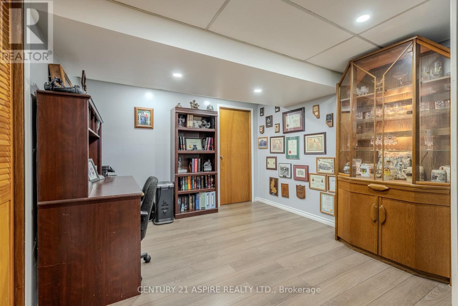 20 KRAMER AVENUE - 24