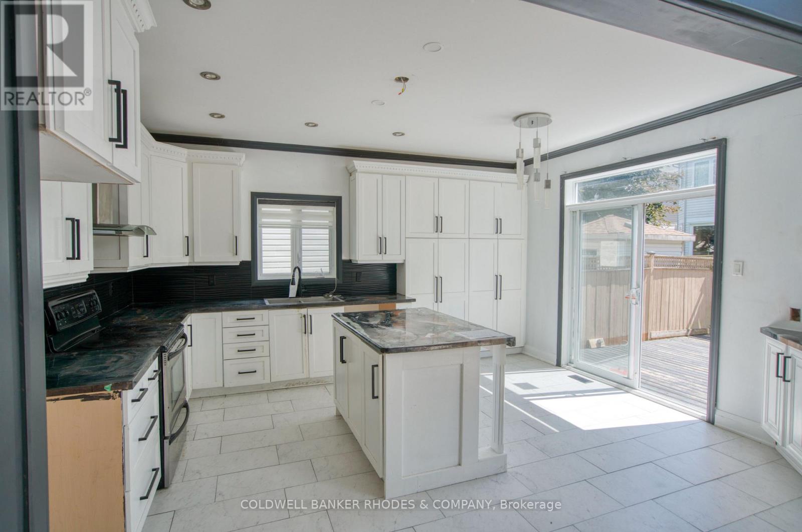 32 CATTERICK CRESCENT, Ottawa. Luxury613. By Peter Sagos - Image 10