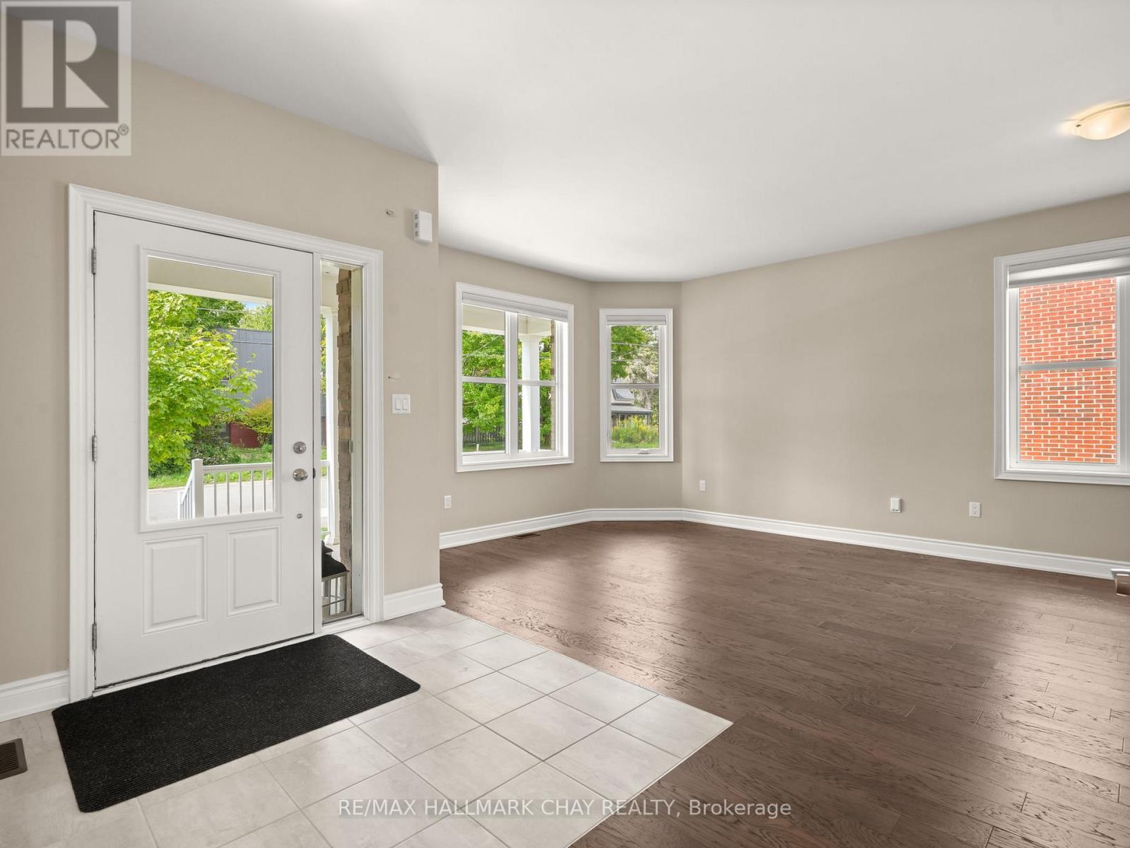 213 MARY STREET - 10