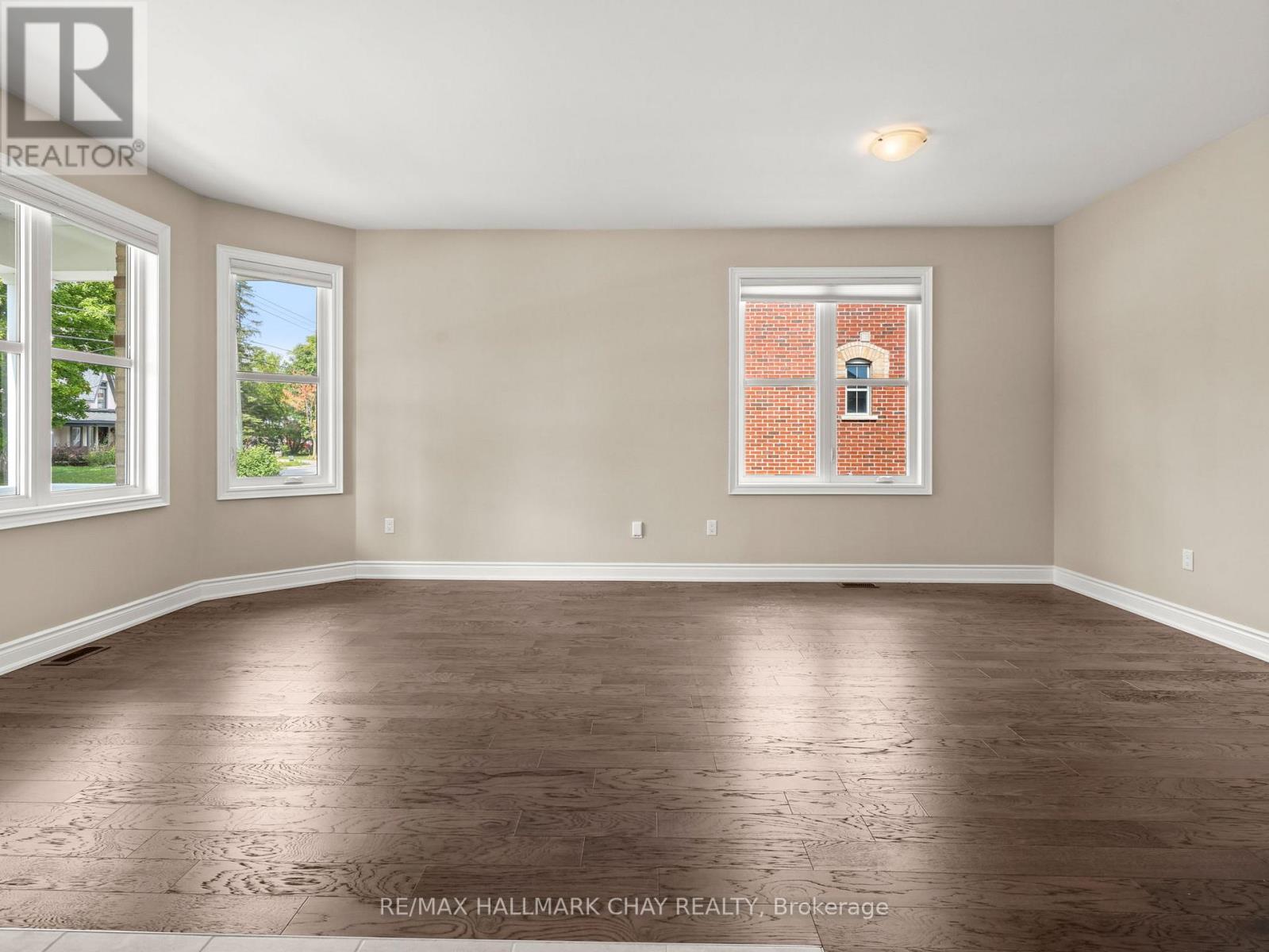 213 MARY STREET - 14